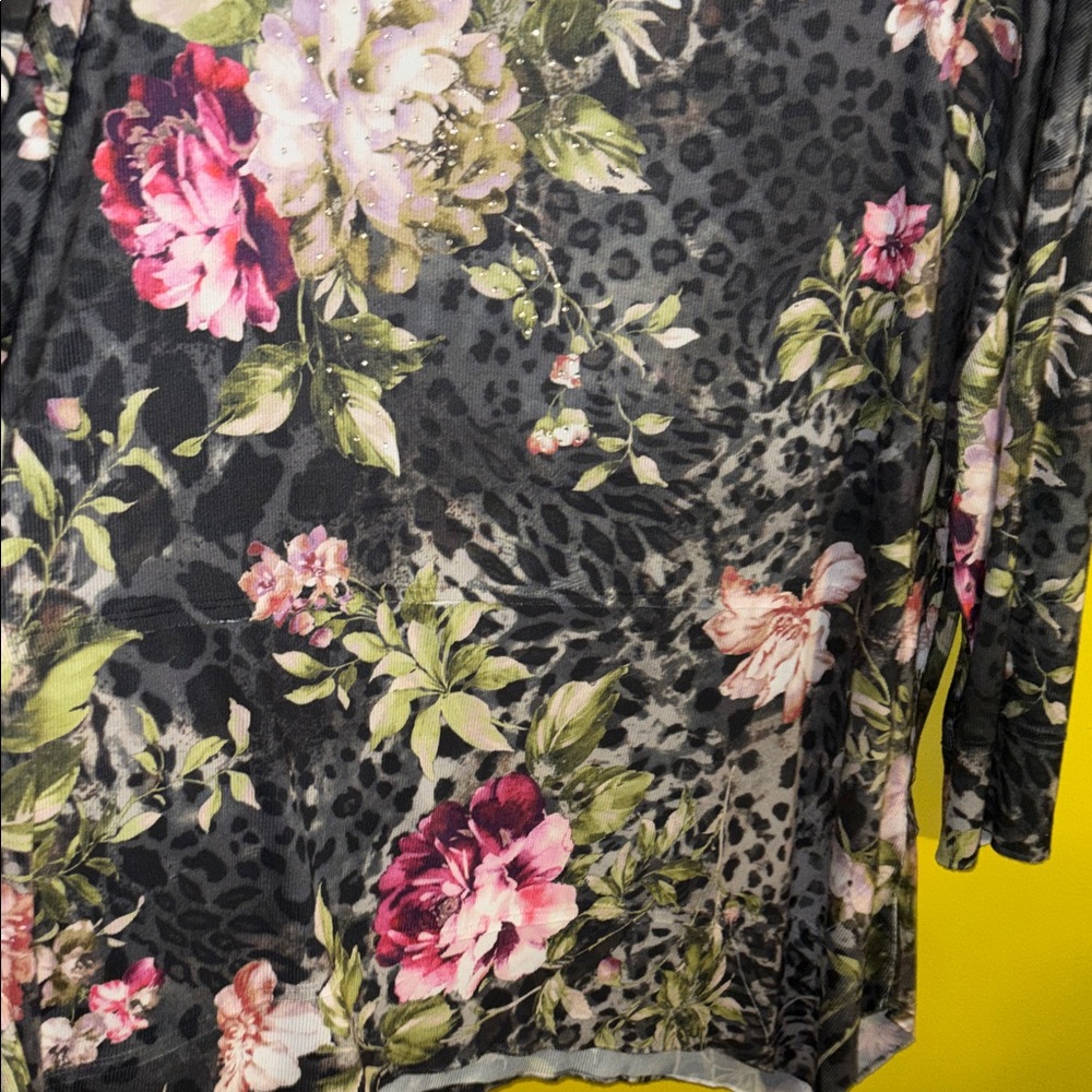 Time and Tru Black Floral Scoop Neck Long Sleeve Tunic - Picture 5 of 7